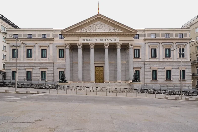 Está confirmado por el Gobierno y ya es oficial: el «decreto Maricarmen» frena los desahucios hasta 2030 y prorroga los alquileres dos años