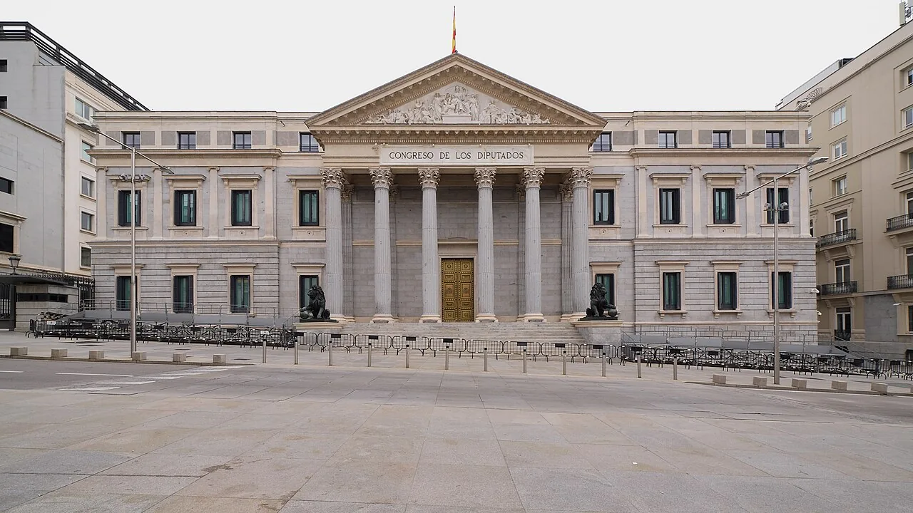 Está confirmado por el Gobierno y ya es oficial: el «decreto Maricarmen» frena los desahucios hasta 2030 y prorroga los alquileres dos años