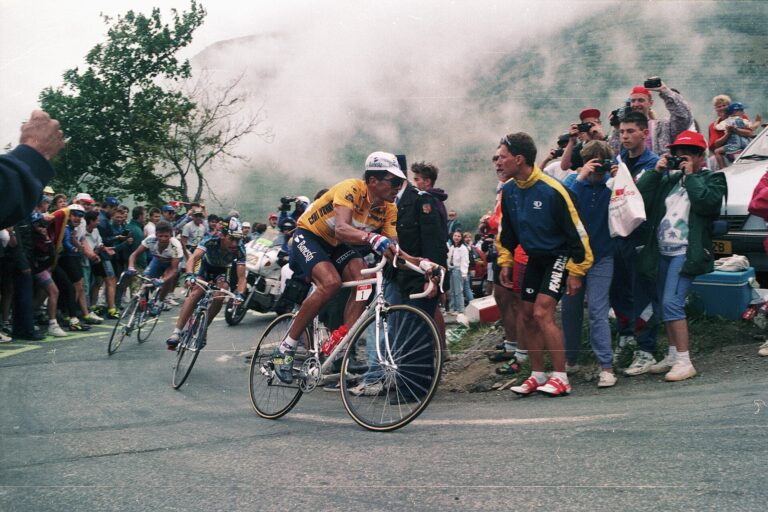 Induráin, sobre el ciclismo de hoy: «En mi época había etapas de seis a ocho horas; ahora la televisión marca que sean más cortas»