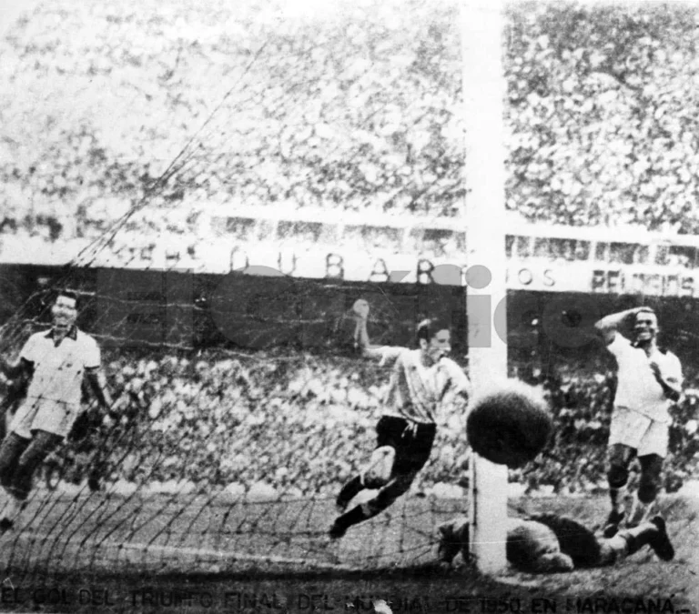 En 1950, Brasil levantó en menos de dos años el Maracaná, donde se apiñaron casi 200.000 personas: el estadio que acabó siendo escenario de su mayor tragedia futbolística