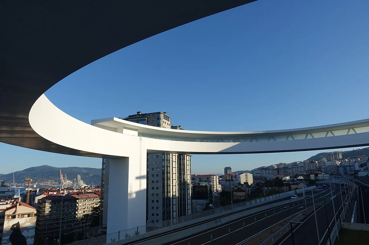 La Ley de Propiedad Horizontal lo confirma: basta con que viva en el edificio una persona de más de 70 años o con discapacidad para obligar a la comunidad a poner ascensor, con un tope de 12 cuotas al año