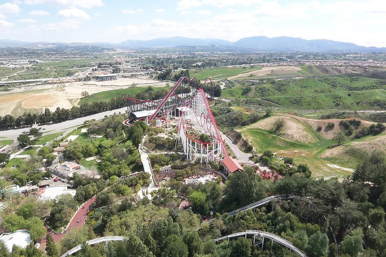 122 km/h, 61 metros de altura y cerrada desde el 12 de julio: X2, la montaña rusa de California que más de 100 personas relacionan con lesiones cerebrales