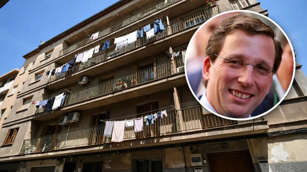 El alcalde de Madrid, José Luis Martínez-Almeida, en un círculo sobre la fachada de un bloque de pisos con ropa tendida