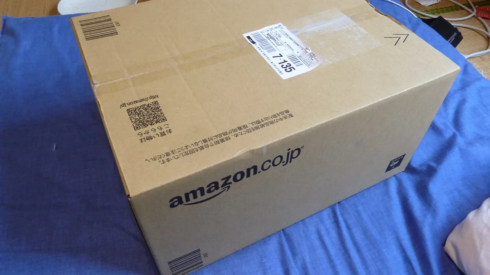 Caja de cartón de un pedido de Amazon