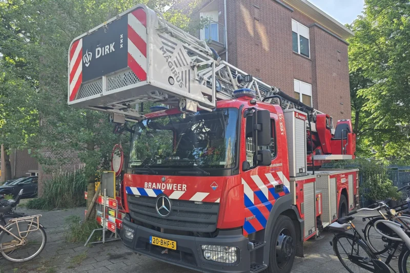 Ayuso potencia a los bomberos de Madrid con escaleras del tamaño de un edificio de 10 plantas