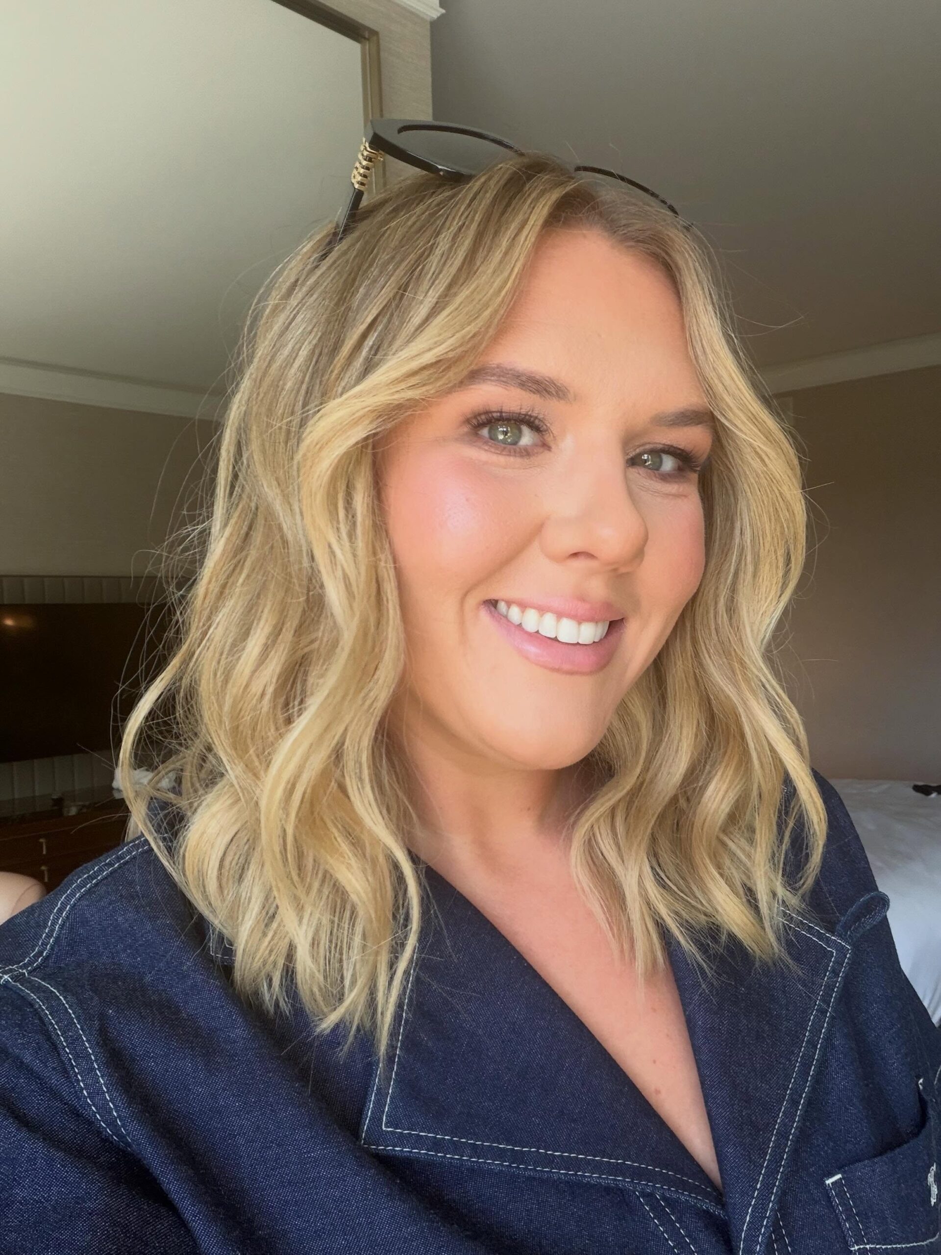 Katie Goodland sonriendo en un selfi