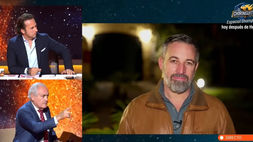 Iker Jiménez y el doctor Cabrera en el plató de Horizonte, con Santiago Abascal conectado en directo