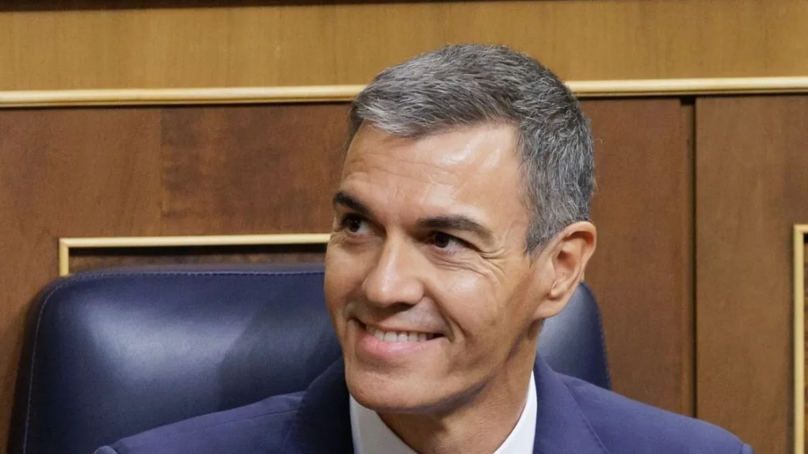 Pedro Sánchez en su escaño del Congreso